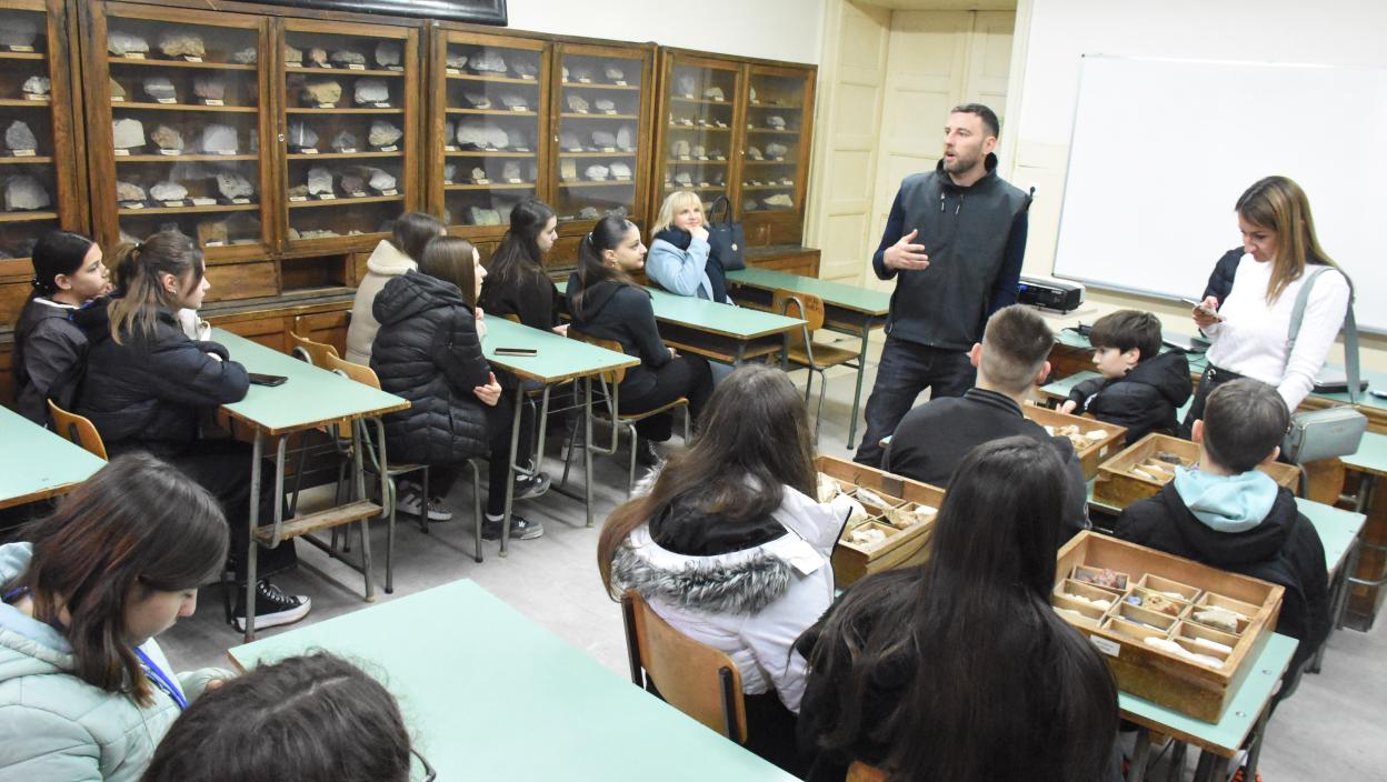 ĐACI SA KRFA U POSETI ZEMUNU