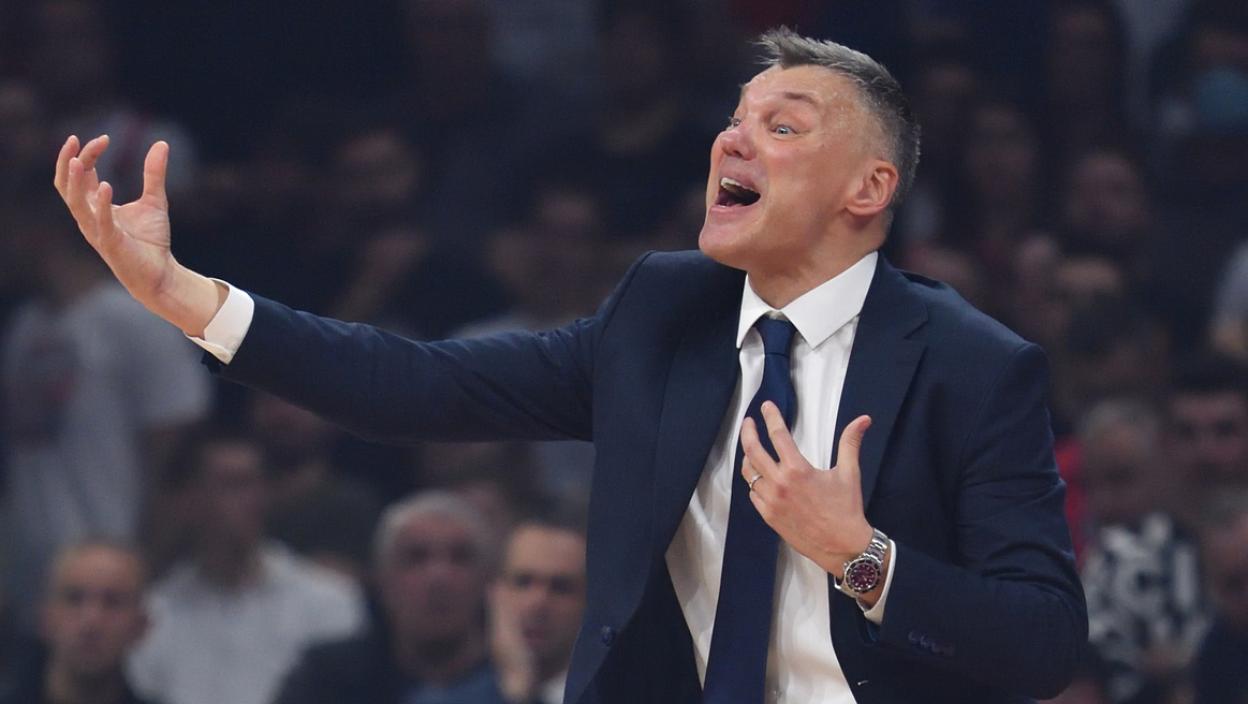 Jasikevičijus i igrači Partizana čekaju na EVAKUACIJU