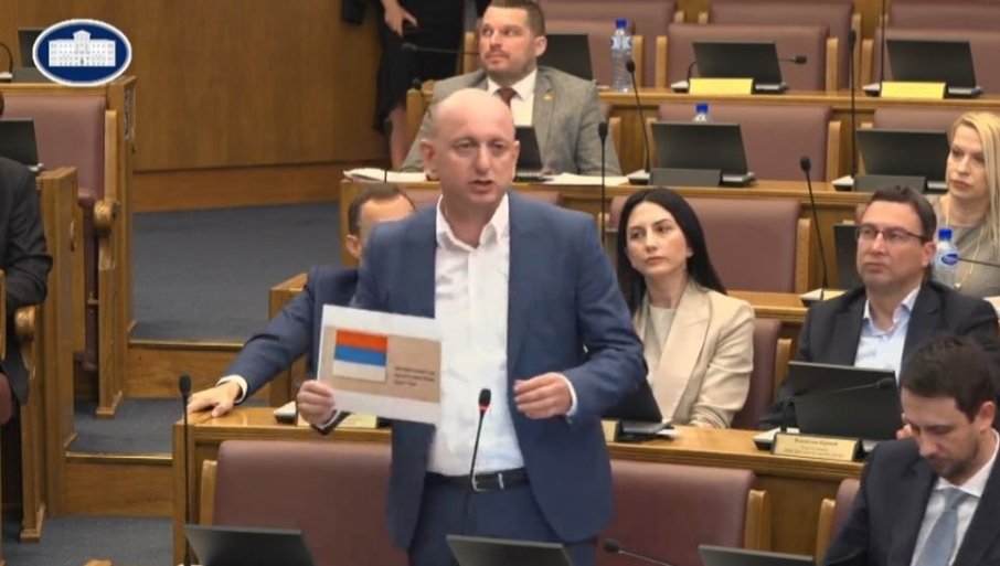 Prvo sam Mila Đukanovića video sa trobojkom (VIDEO)