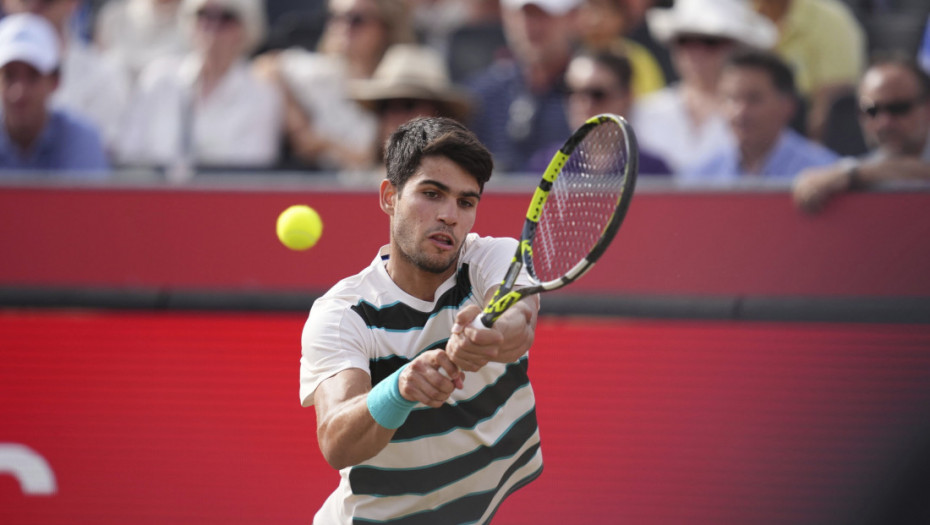 Karlos Alkaraz ne igra Rolan Garos