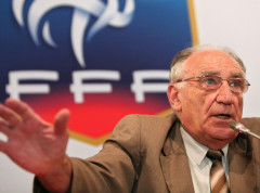Bivši predsednik francuskog fudbalskog saveza Žan-Pjer Eskalet preminuo u 90. godini