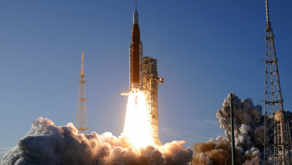 NASA lansirala astronaute ka Mesecu