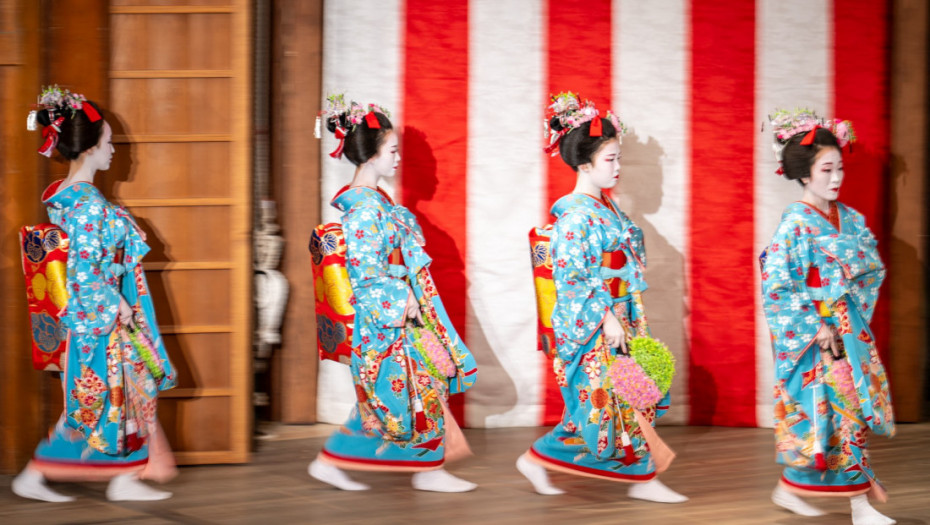 Godišnja predstava gejši koja slavi proleće