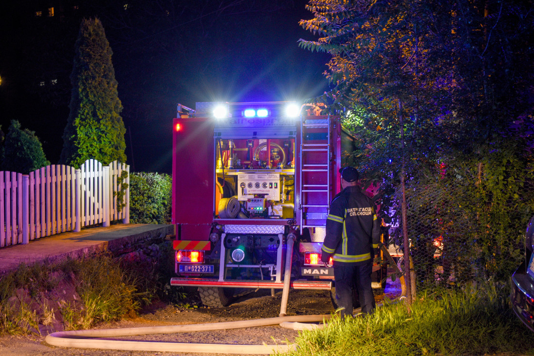 Gori šuma na Čukaričkoj padini!