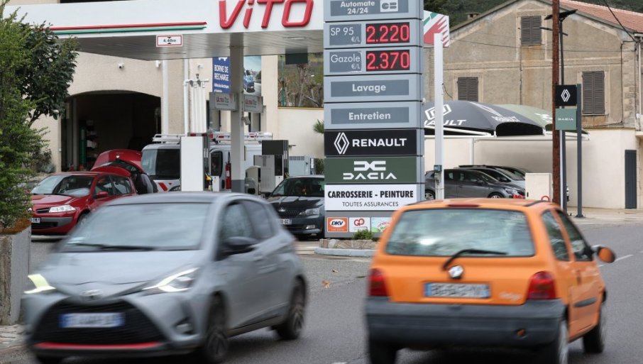 Nestašica goriva zavladala širom zemlje, ljudi hrle da popune zalihe