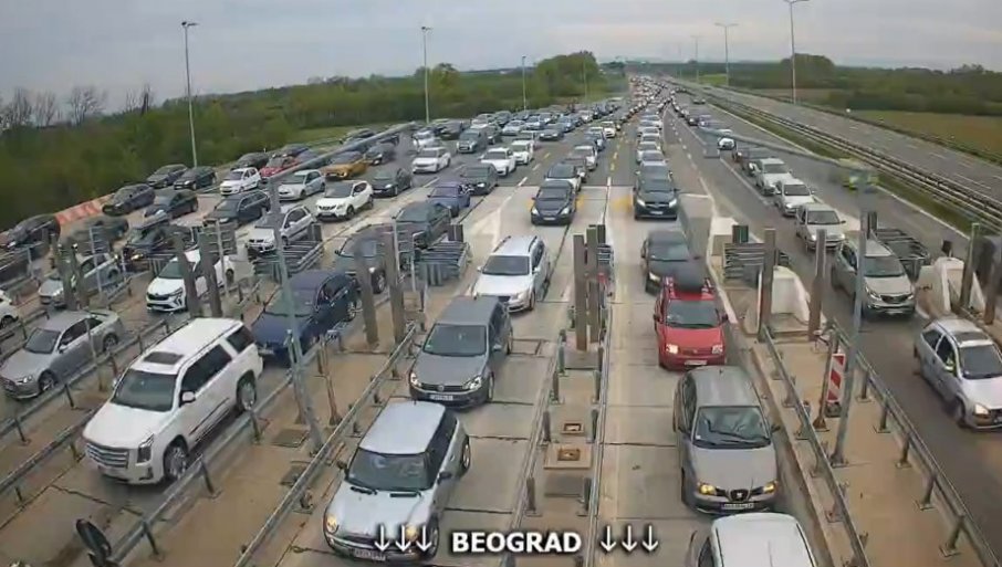 Saobraćajna nezgoda kod Bubanj Potoka i nepregledne kolone vozila na naplatnim rampama