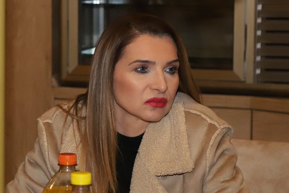 PEVAČICA SE SNIMALA TELEFONOM, PA JOJ SPAO FILTER! Ovaj video-snimak naše zvezde svi komentarišu na društvenim mrežama (GALERIJA)