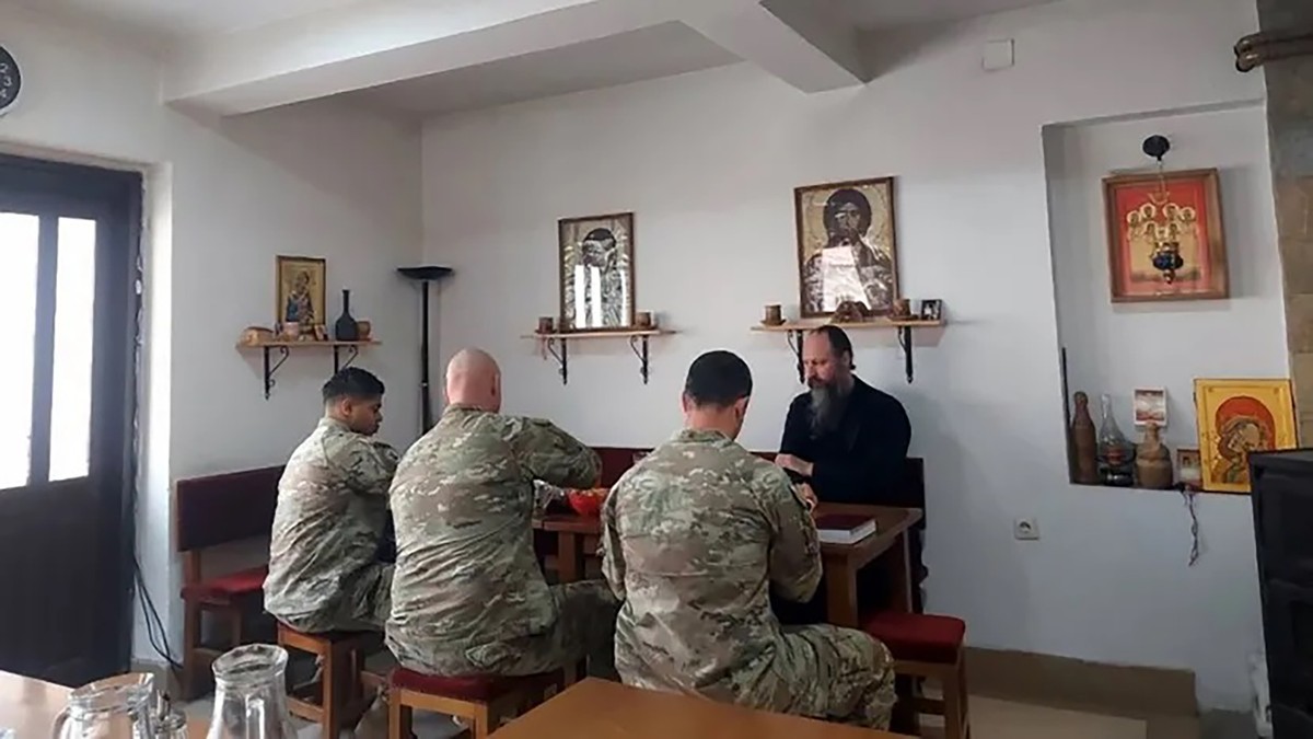 Dva američka vojnika prešla u pravoslavlje na Kosovu i Metohiji u manastiru Draganac