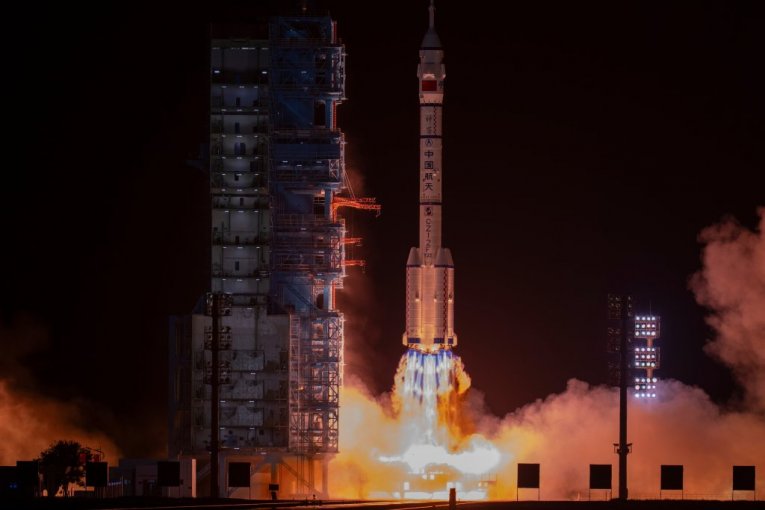 ISTORIJSKA MISIJA! Kina lansirala letelicu sa tri astronauta