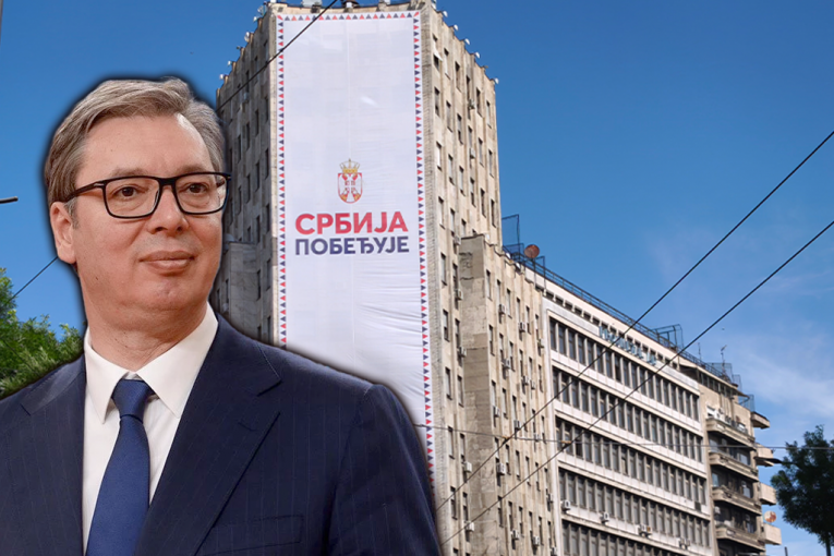 UKLONJEN BANER „SRBIJA POBEĐUJE“ SA PALATE ALBANIJA! Blokaderi se odmah razišli, Vučić je imao PORUKU ZA SVE!