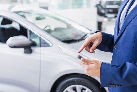 Tramp diže carine na automobile i kamione iz EU na 25 odsto