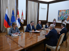 Vučić uručio Bocan-Harčenku čestitku za Putina povodom Dana pobede