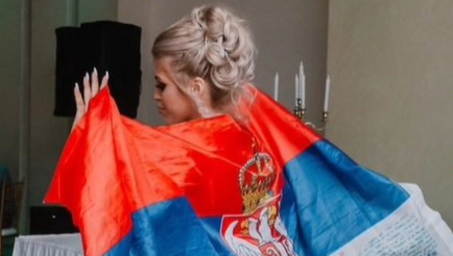 Mina se slomila pred ikonom zbog nostalije (VIDEO)