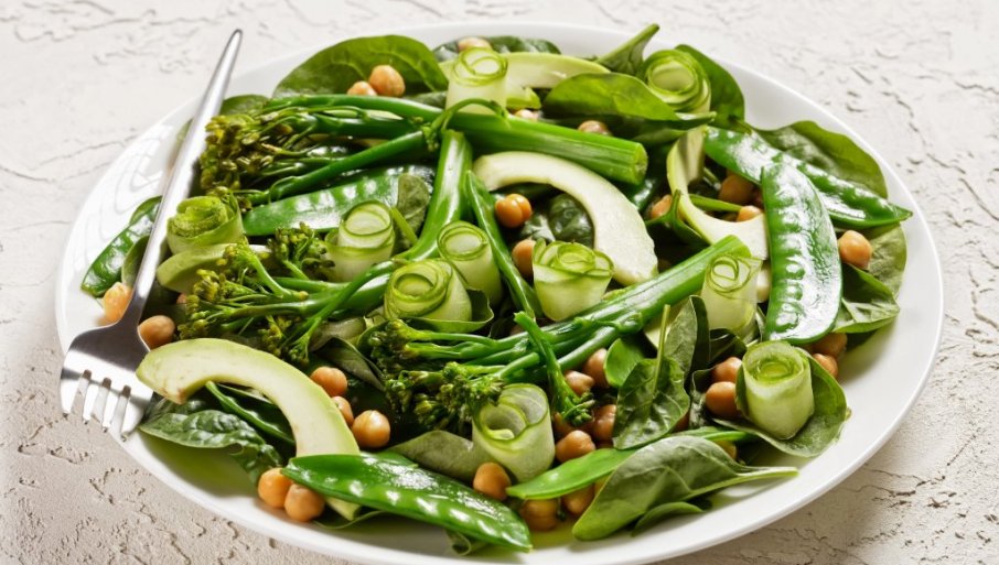 Salata sa leblebijama i avokadom