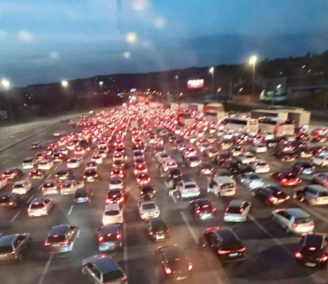 Talas povratnika zatrpao puteve: Očekuje se više od 62.000 vozila na naplatnoj stanici "Beograd“
