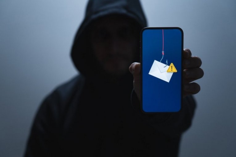 OPREZ! NOVA SMS PREVARA HARA SRBIJOM! Mogu da vam uđu u telefon bez traga