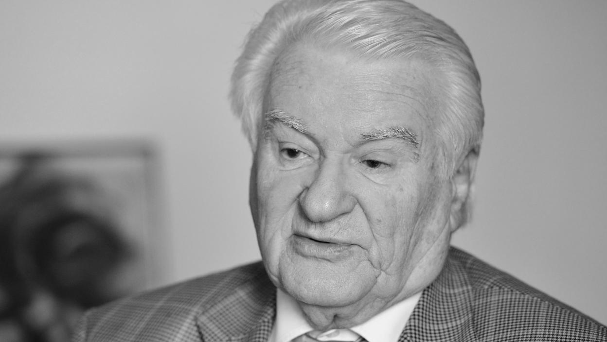 Preminuo Dragoljub Mićunović