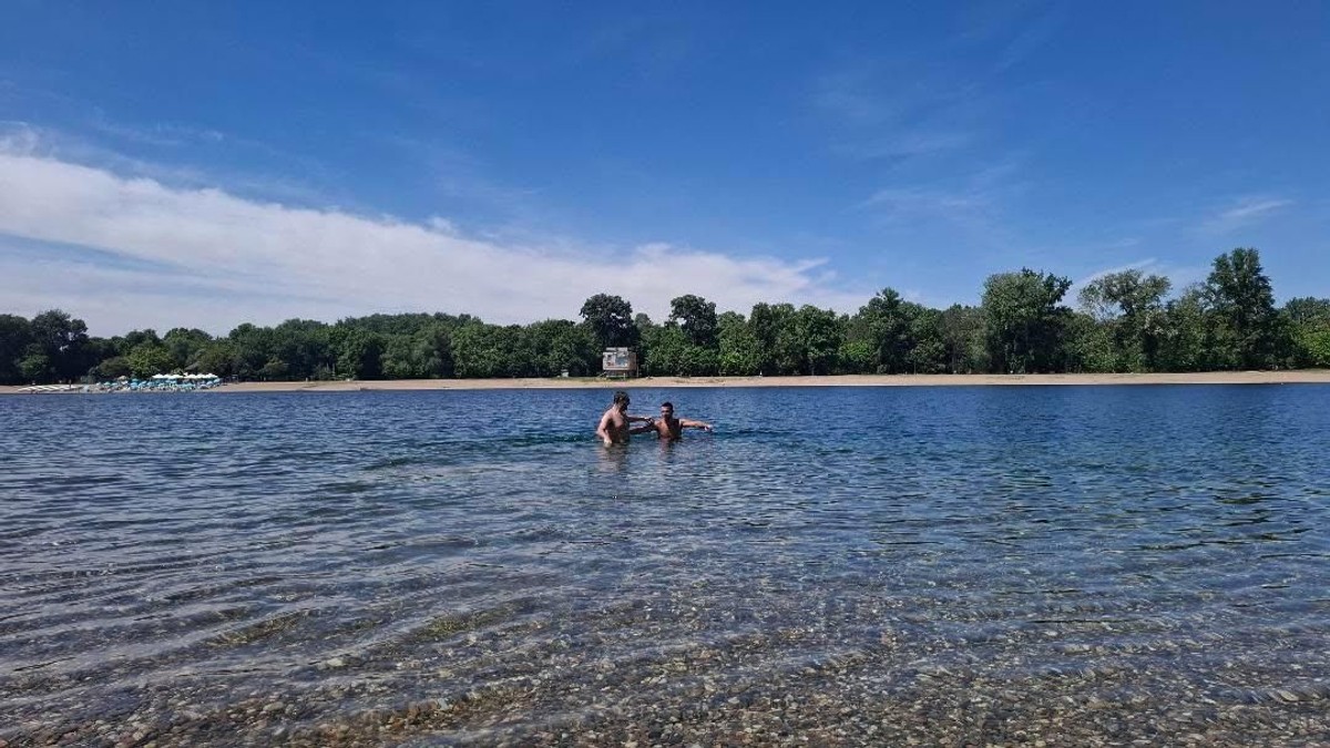 Prvo kupanje u Adi Ciganliji ove godine: Zaplivala dva Beograđanina