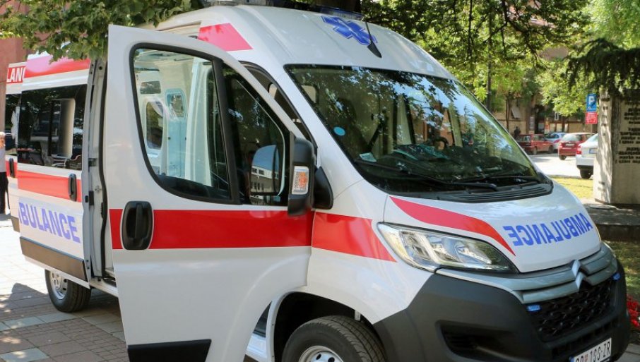 NA DEČAKA (12) PALA METALNA KONSTRUKCIJA: Sa jezivim povredama prevezen u bolnicu