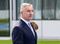Milo Đukanović prekršio Zakon, nije prijavio 11 komada vatrenog oružja