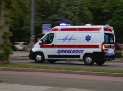 Automobil na Vračaru izleteo sa kolovoza i udario ženu