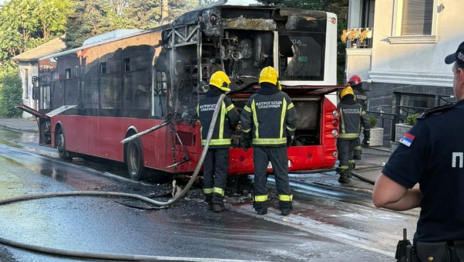 Na terenu su vatrogasne ekipe i ekipe policije