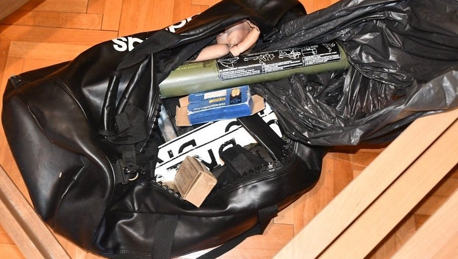Akcija policije u Herceg Novom, zaplenjeno oružje, uhapšene četiri osobe (FOTO)