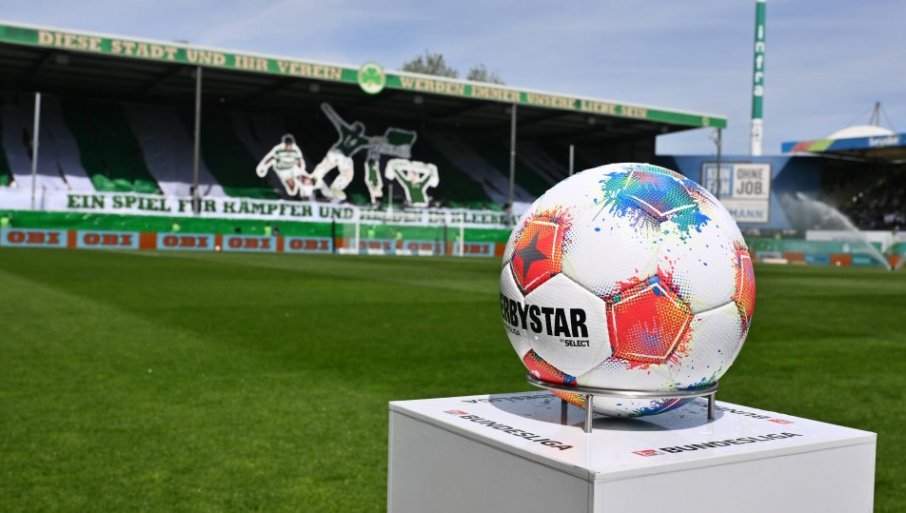 ZA LjUBITELjE BRZE ISPLATE: Goleade u prvom poluvremenu
