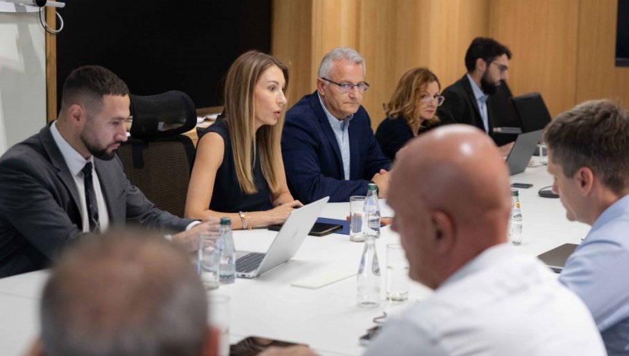 Ministarka Dubravka Đedović sa predstavnicima NIS i UNKS