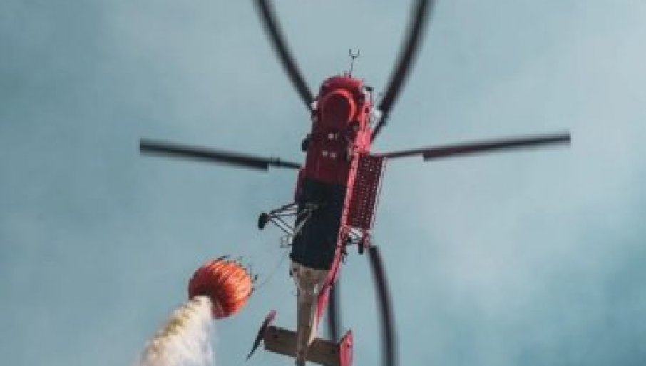 Angažovan i helikopter za gašenje