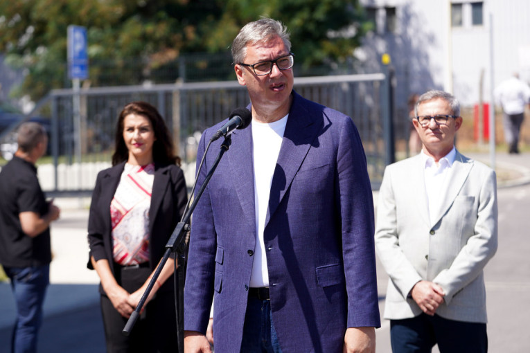Vučić: Uskoro povećanje minimalca, država najveći deo preuzima na sebe