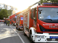 Požar u Zemunu, na licu mesta vatrogasci