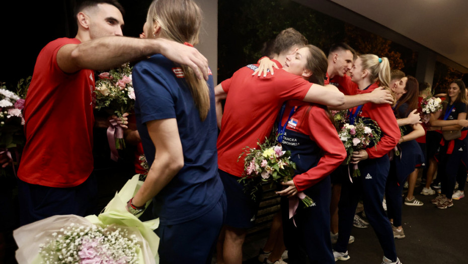 Bronzane odbojkašice stigle u Beograd sa EP