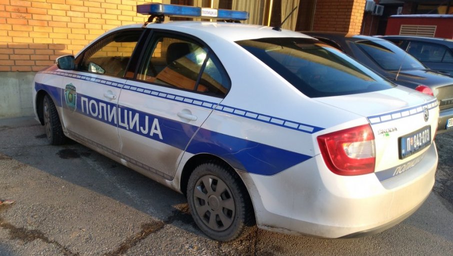 Uz pretnju gasnim pištoljem, iz kladionice ukrao 54.000 dinara